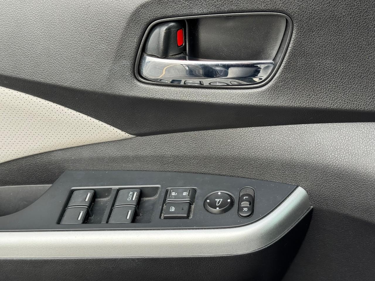 Honda CR-V Vehicle Full-screen Gallery Image 24