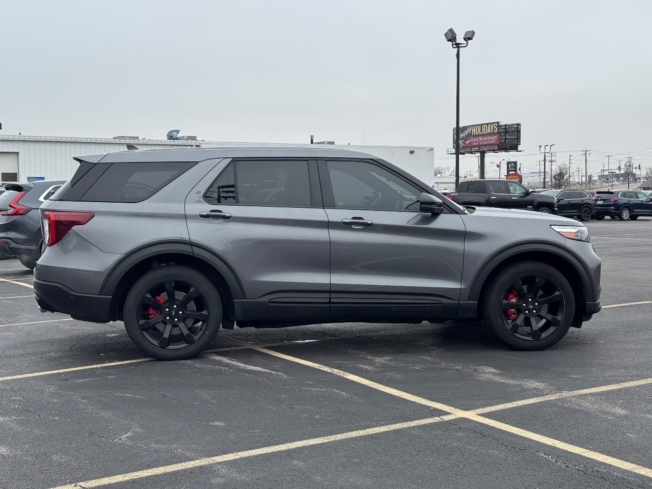 Ford Explorer Vehicle Full-screen Gallery Image 02