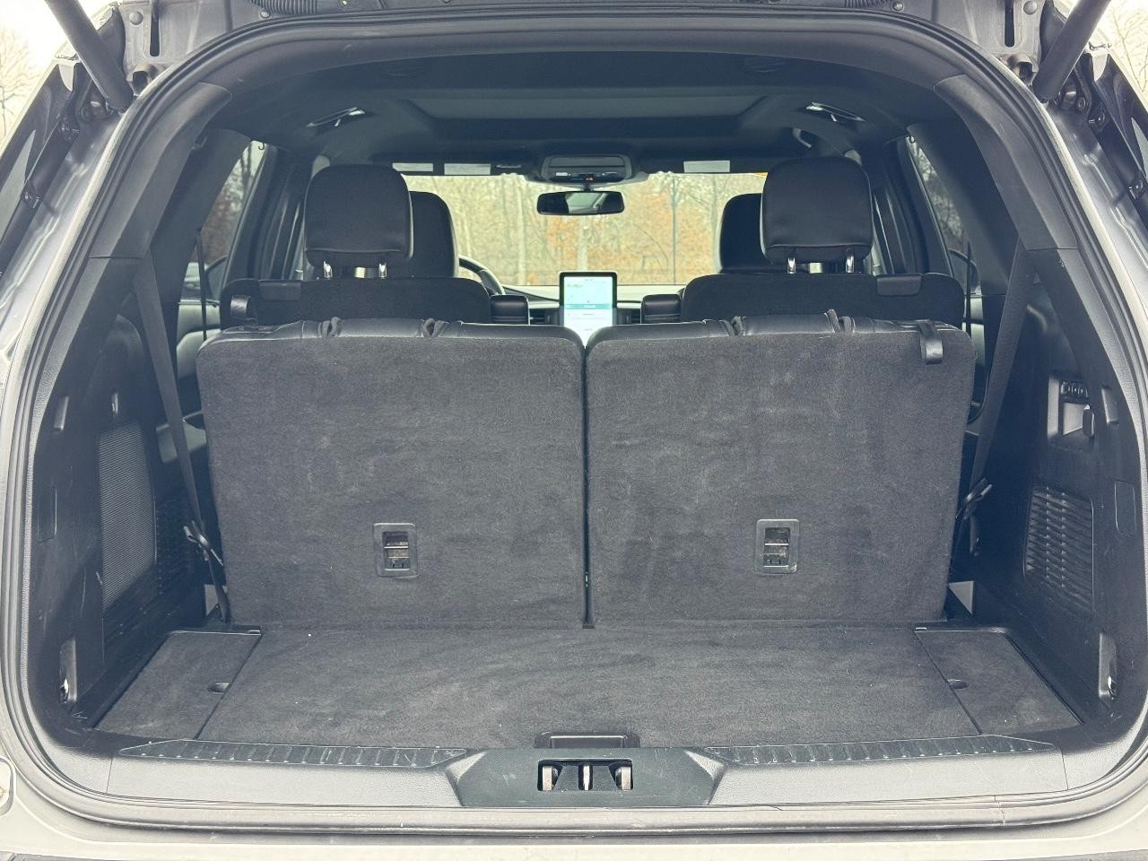 Ford Explorer Vehicle Full-screen Gallery Image 04