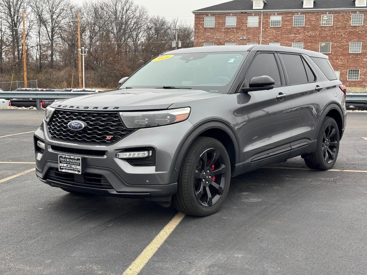 Ford Explorer Vehicle Full-screen Gallery Image 08