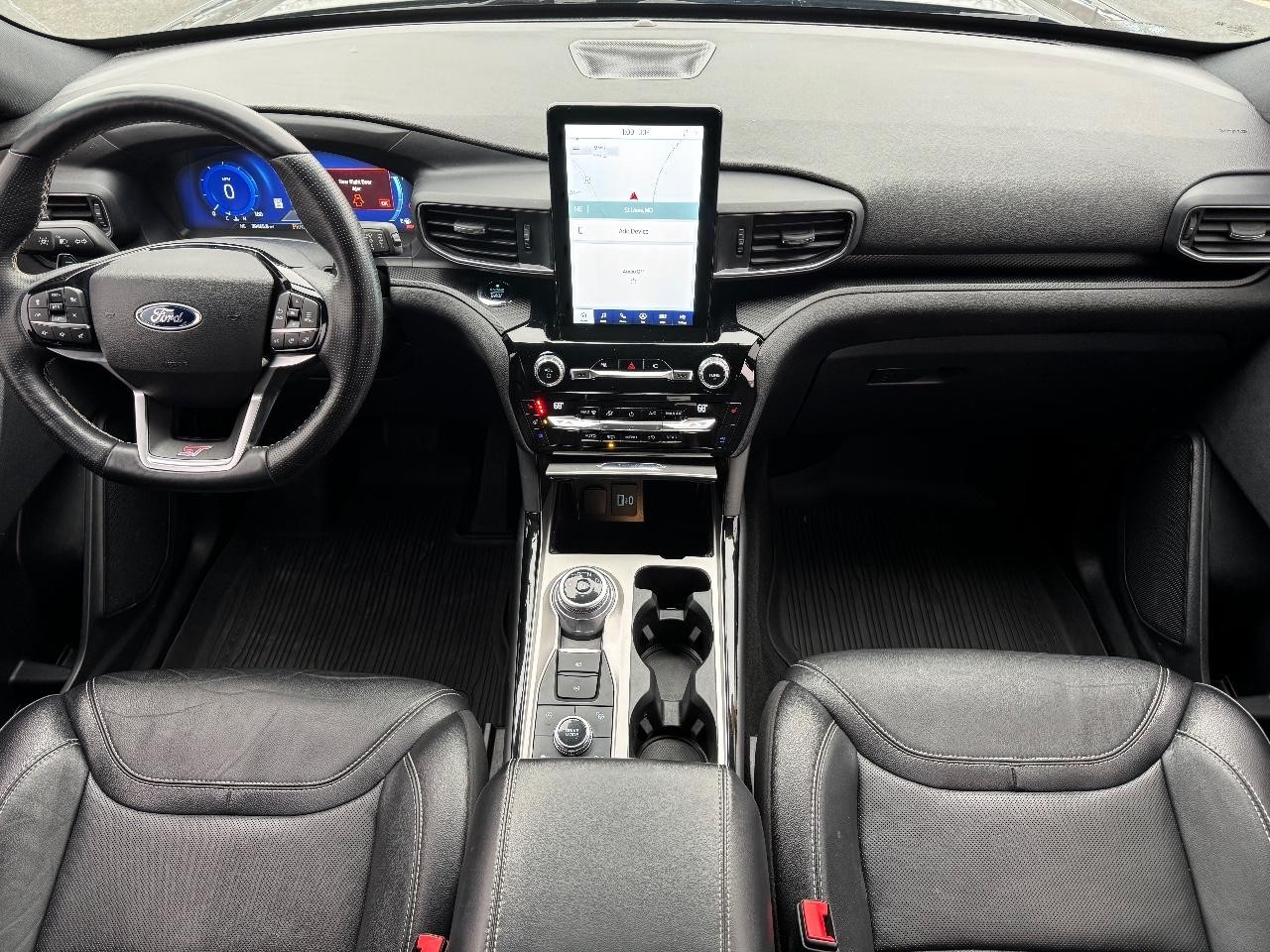 Ford Explorer Vehicle Full-screen Gallery Image 12