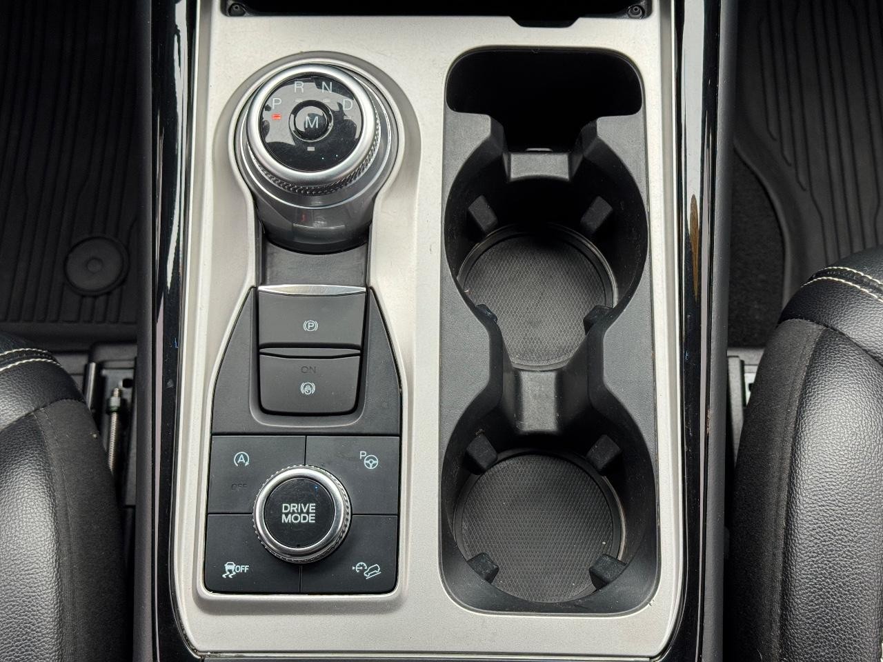 Ford Explorer Vehicle Full-screen Gallery Image 16