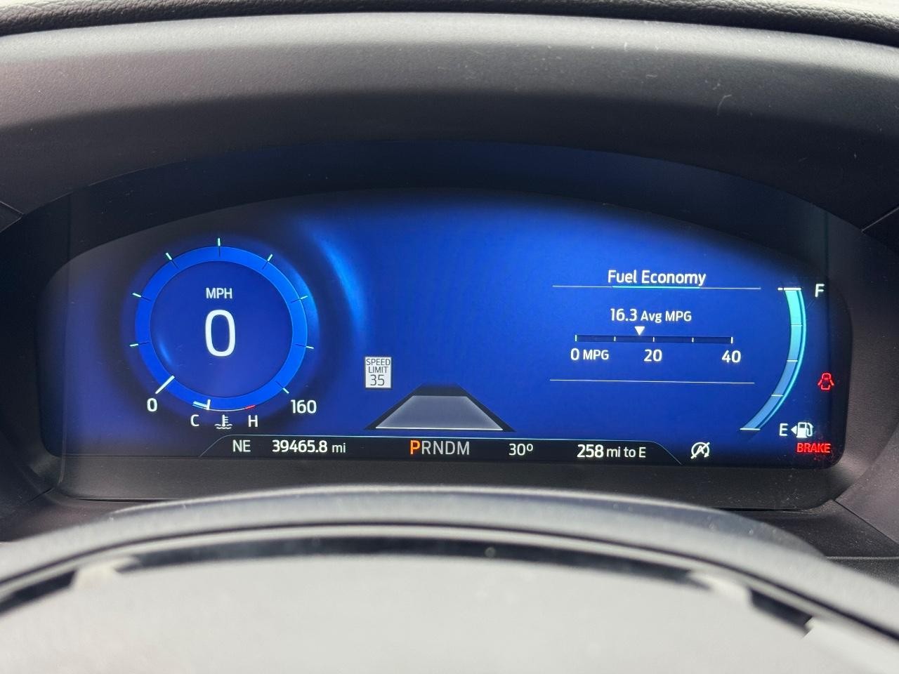 Ford Explorer Vehicle Full-screen Gallery Image 21