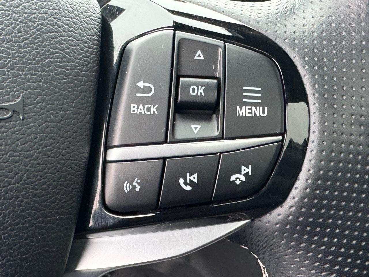 Ford Explorer Vehicle Full-screen Gallery Image 23