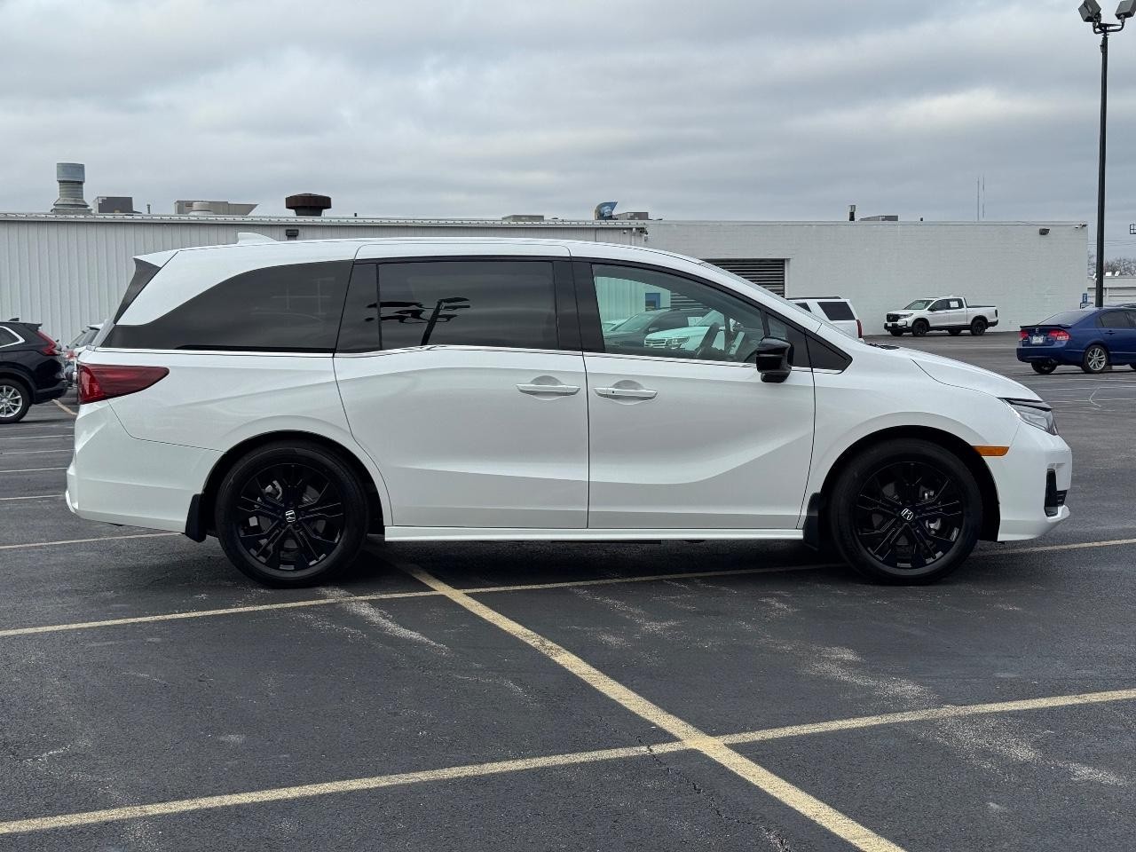 Honda Odyssey Vehicle Full-screen Gallery Image 02