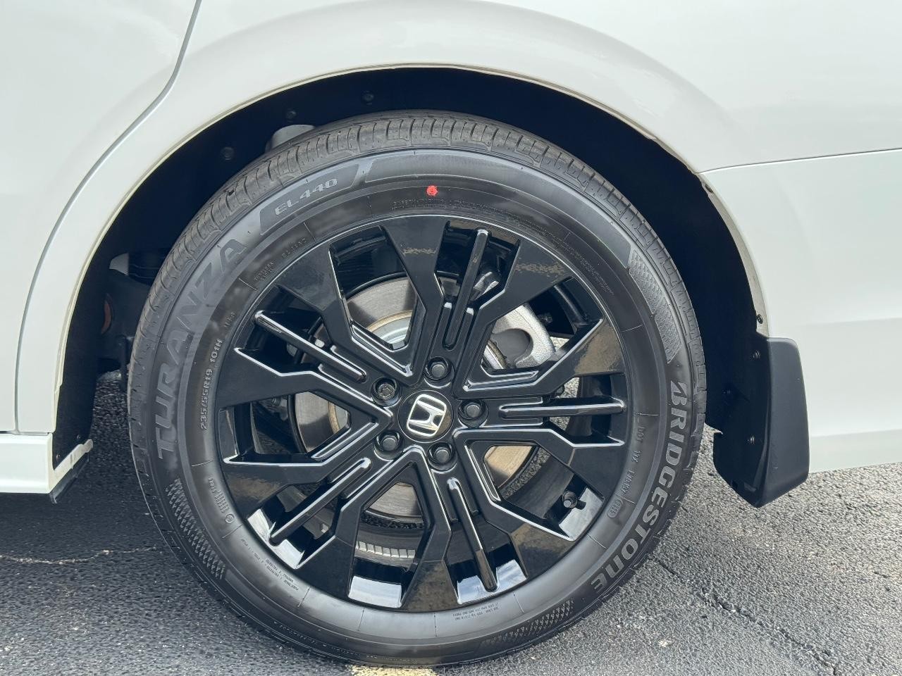 Honda Odyssey Vehicle Full-screen Gallery Image 07