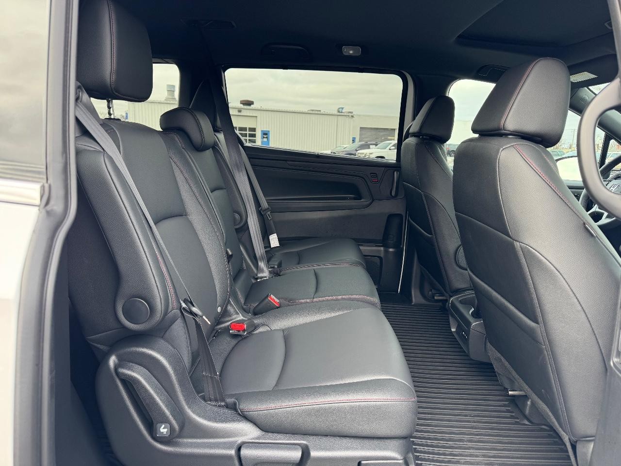 Honda Odyssey Vehicle Full-screen Gallery Image 10