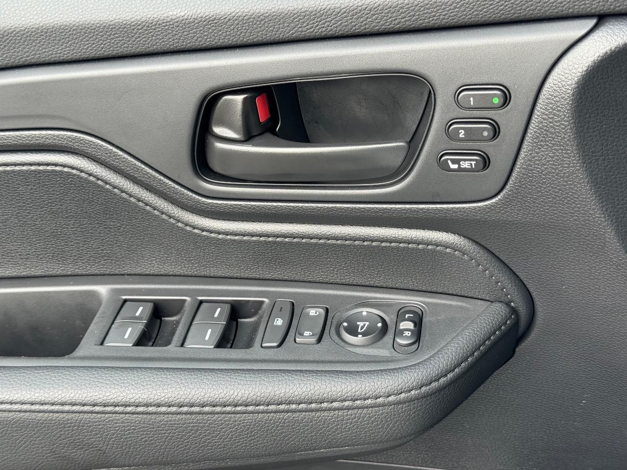 Honda Odyssey Vehicle Full-screen Gallery Image 25