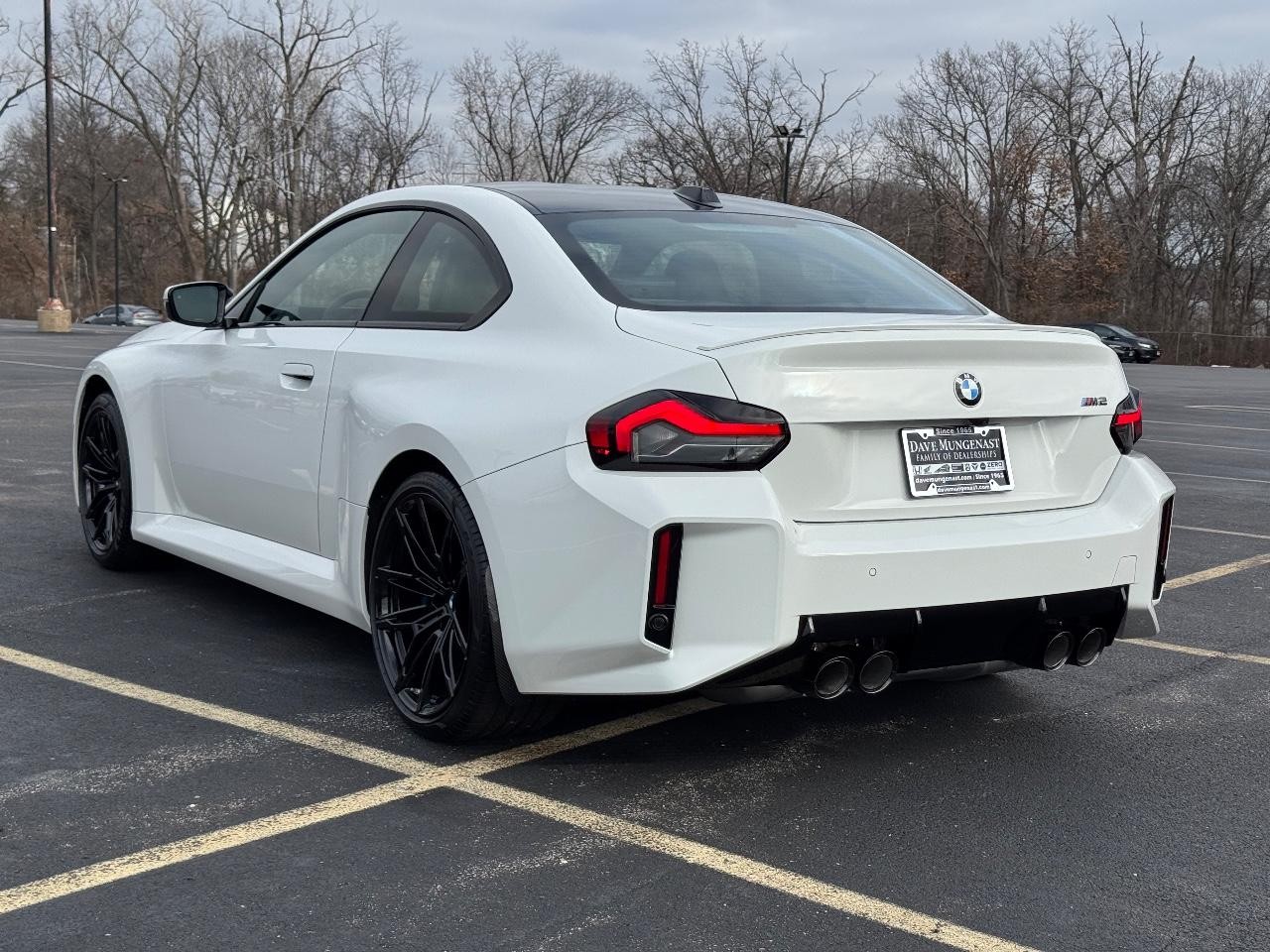 BMW M2 Vehicle Full-screen Gallery Image 06