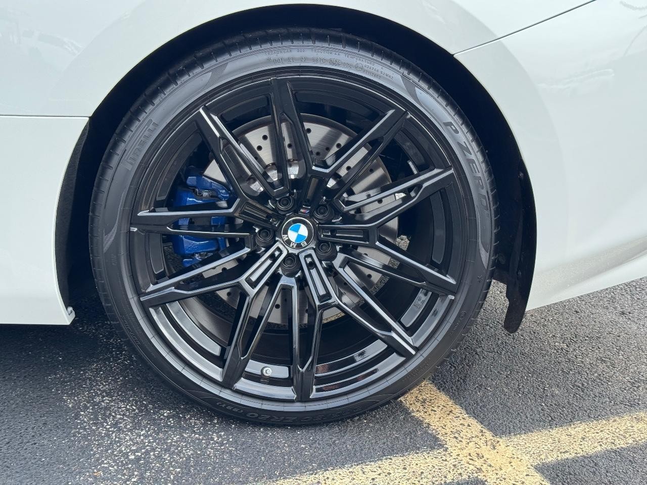 BMW M2 Vehicle Full-screen Gallery Image 07