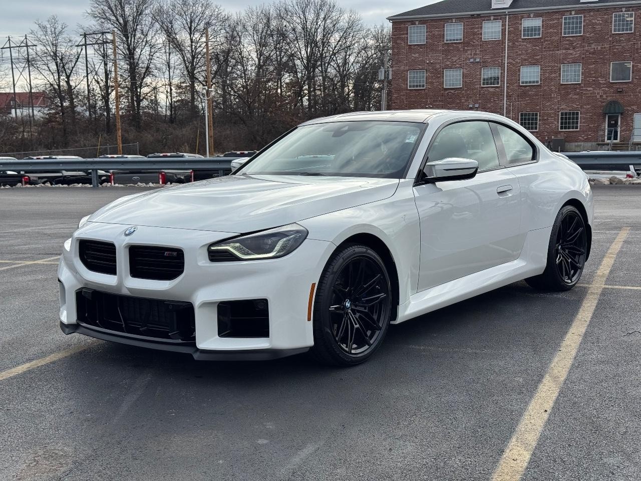 BMW M2 Vehicle Full-screen Gallery Image 08