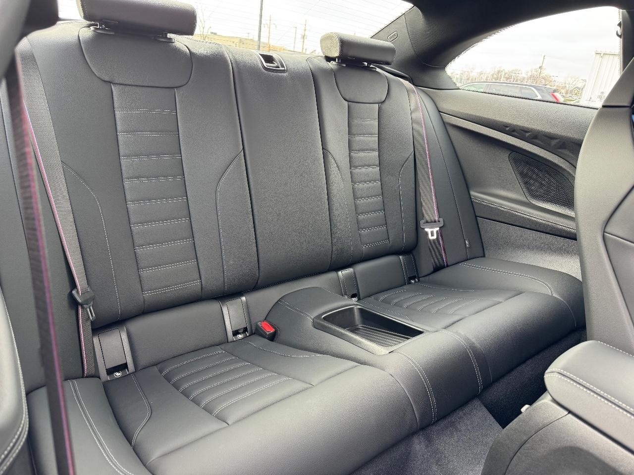 BMW M2 Vehicle Full-screen Gallery Image 10