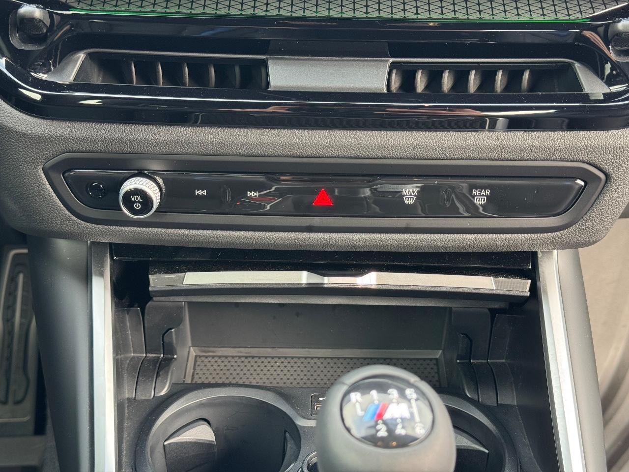 BMW M2 Vehicle Full-screen Gallery Image 14