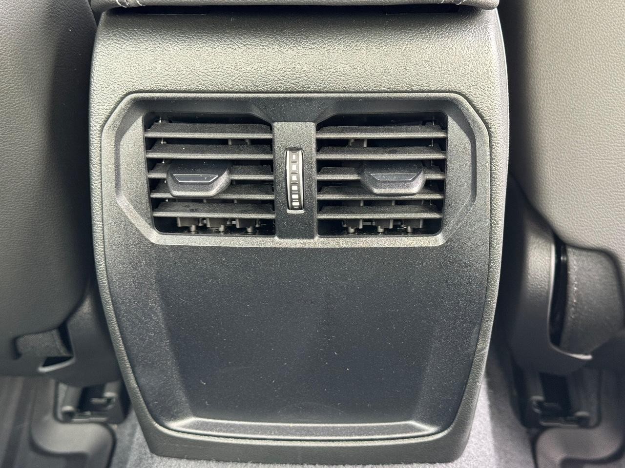 BMW M2 Vehicle Full-screen Gallery Image 16