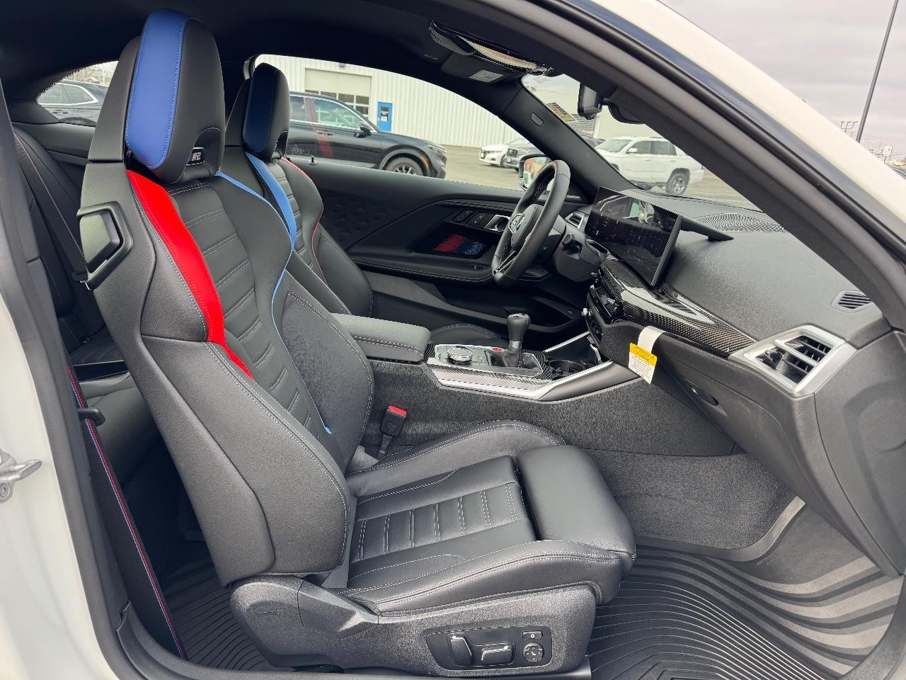 BMW M2 Vehicle Full-screen Gallery Image 17