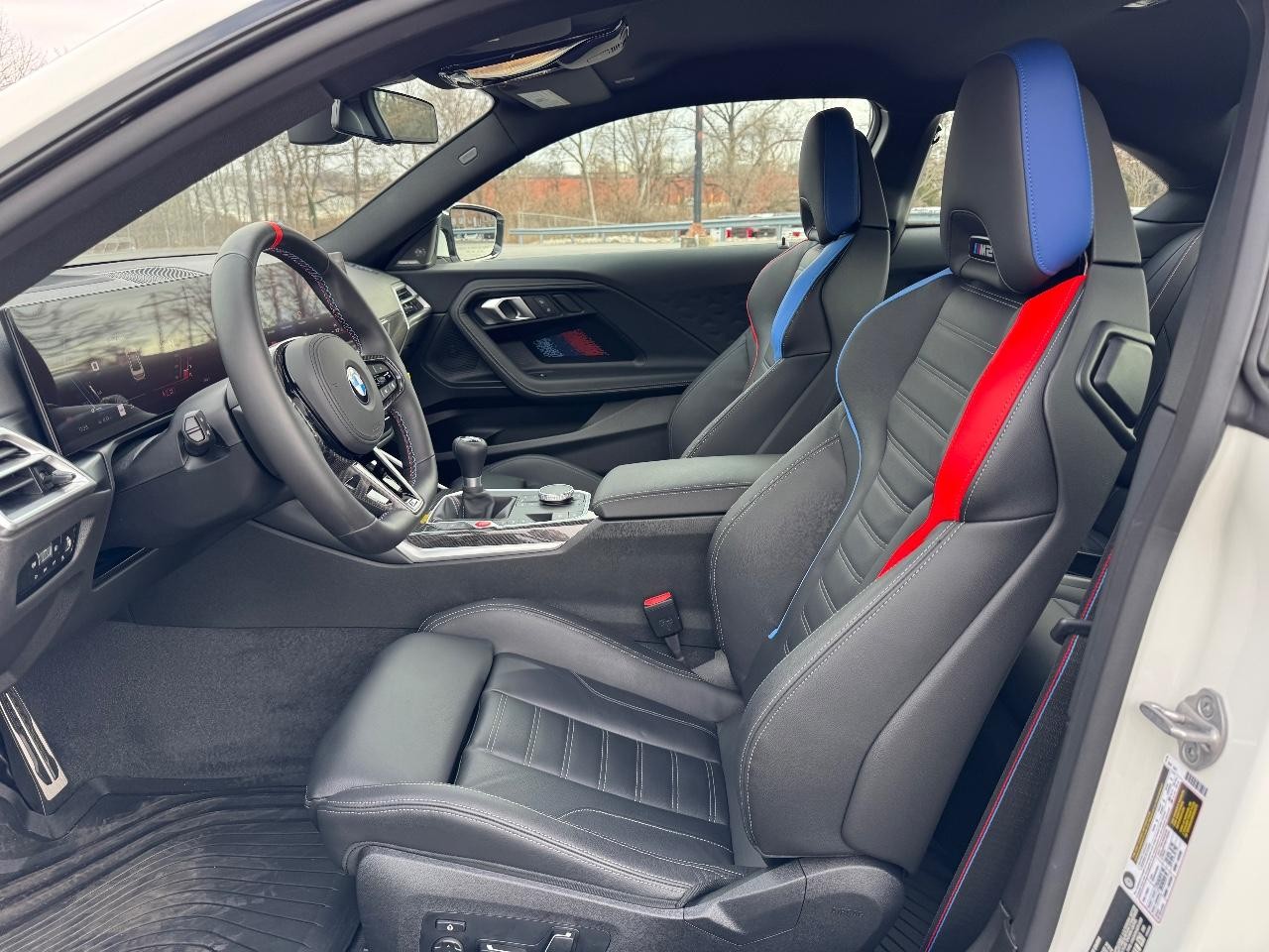 BMW M2 Vehicle Full-screen Gallery Image 18