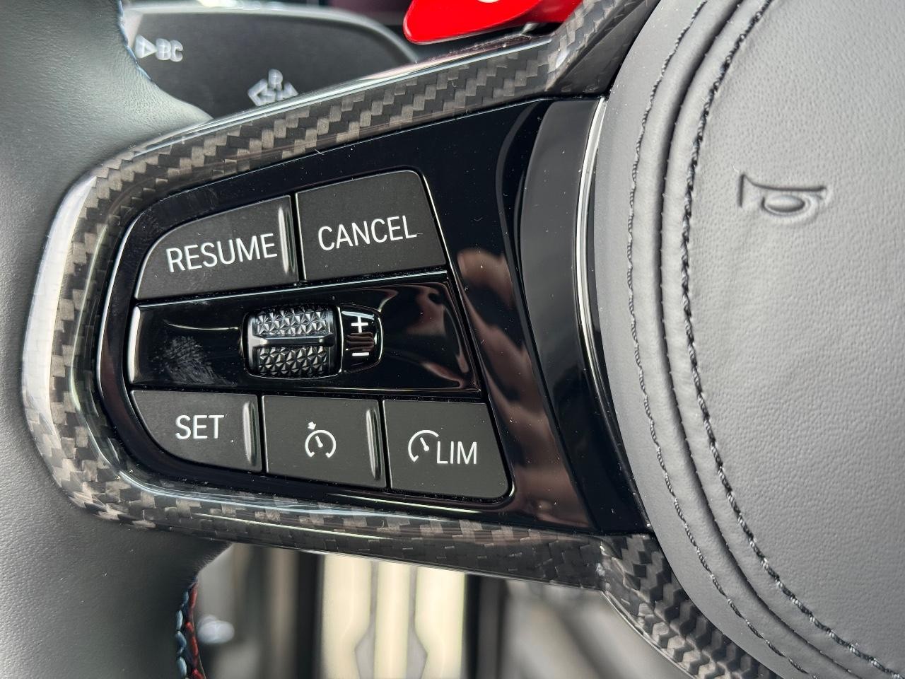 BMW M2 Vehicle Full-screen Gallery Image 20