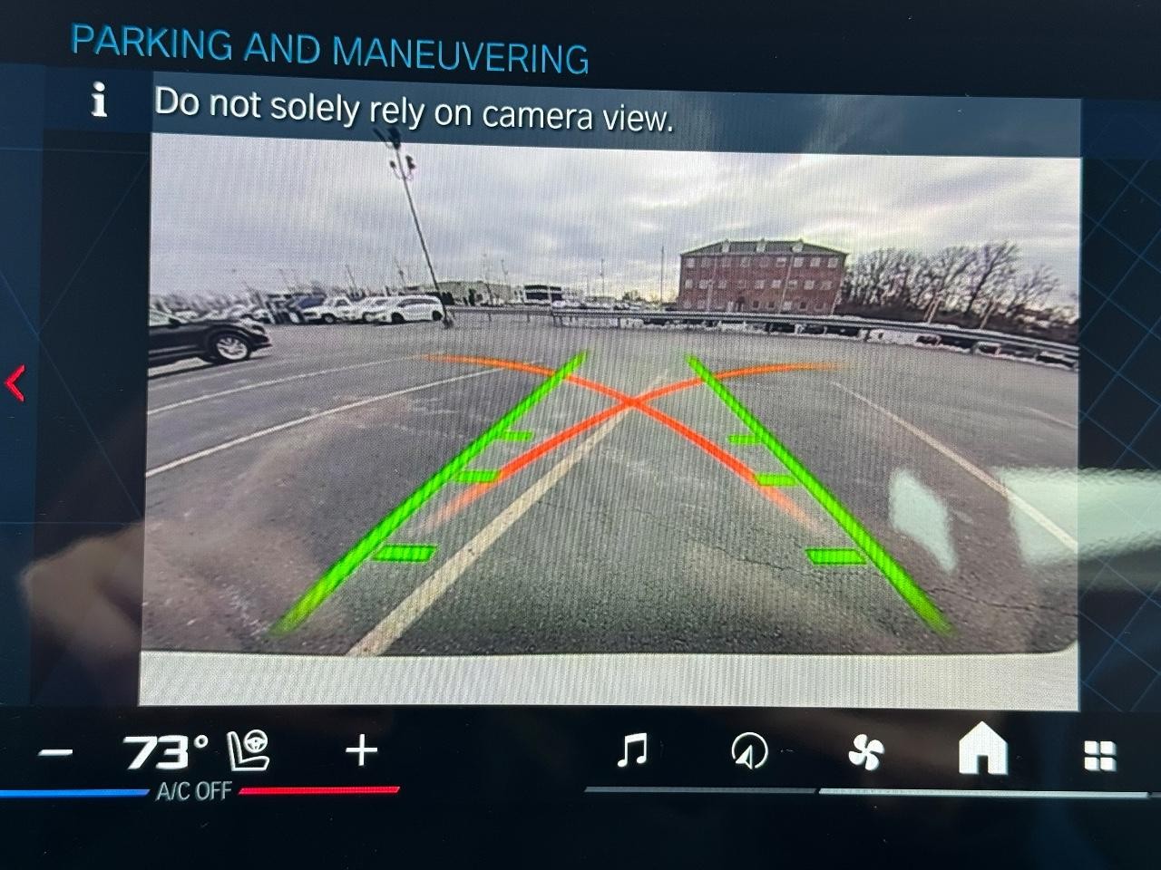 BMW M2 Vehicle Full-screen Gallery Image 23