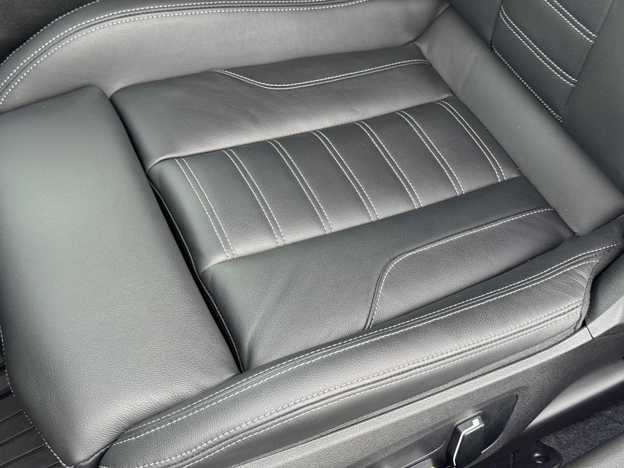 BMW M2 Vehicle Full-screen Gallery Image 26