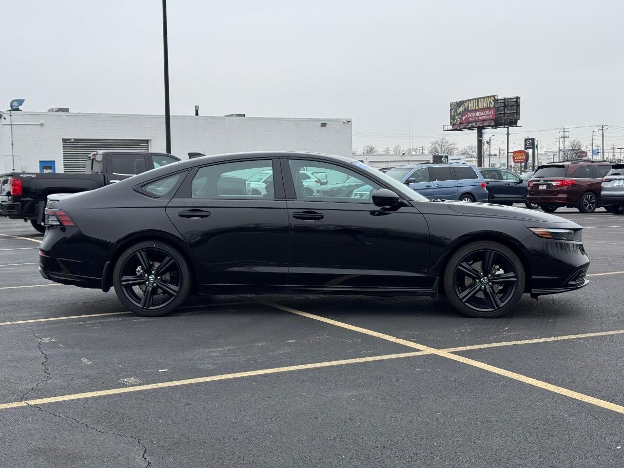 Honda Accord Hybrid Vehicle Full-screen Gallery Image 02