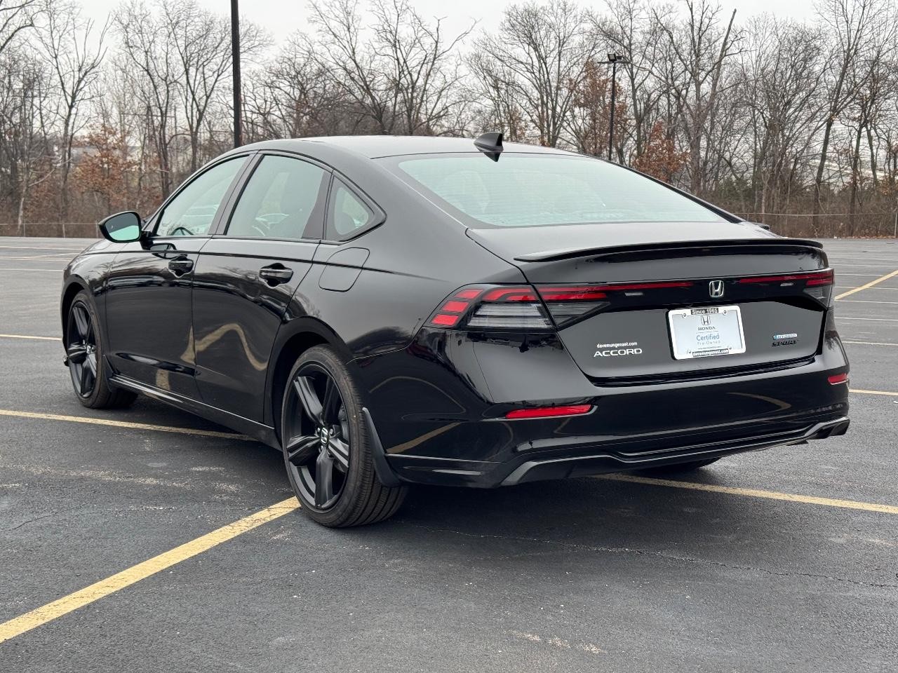 Honda Accord Hybrid Vehicle Full-screen Gallery Image 06