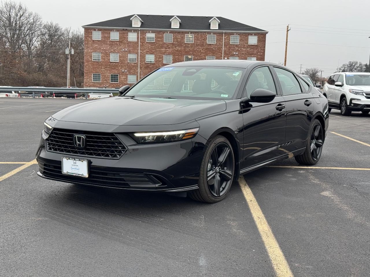 Honda Accord Hybrid Vehicle Full-screen Gallery Image 08