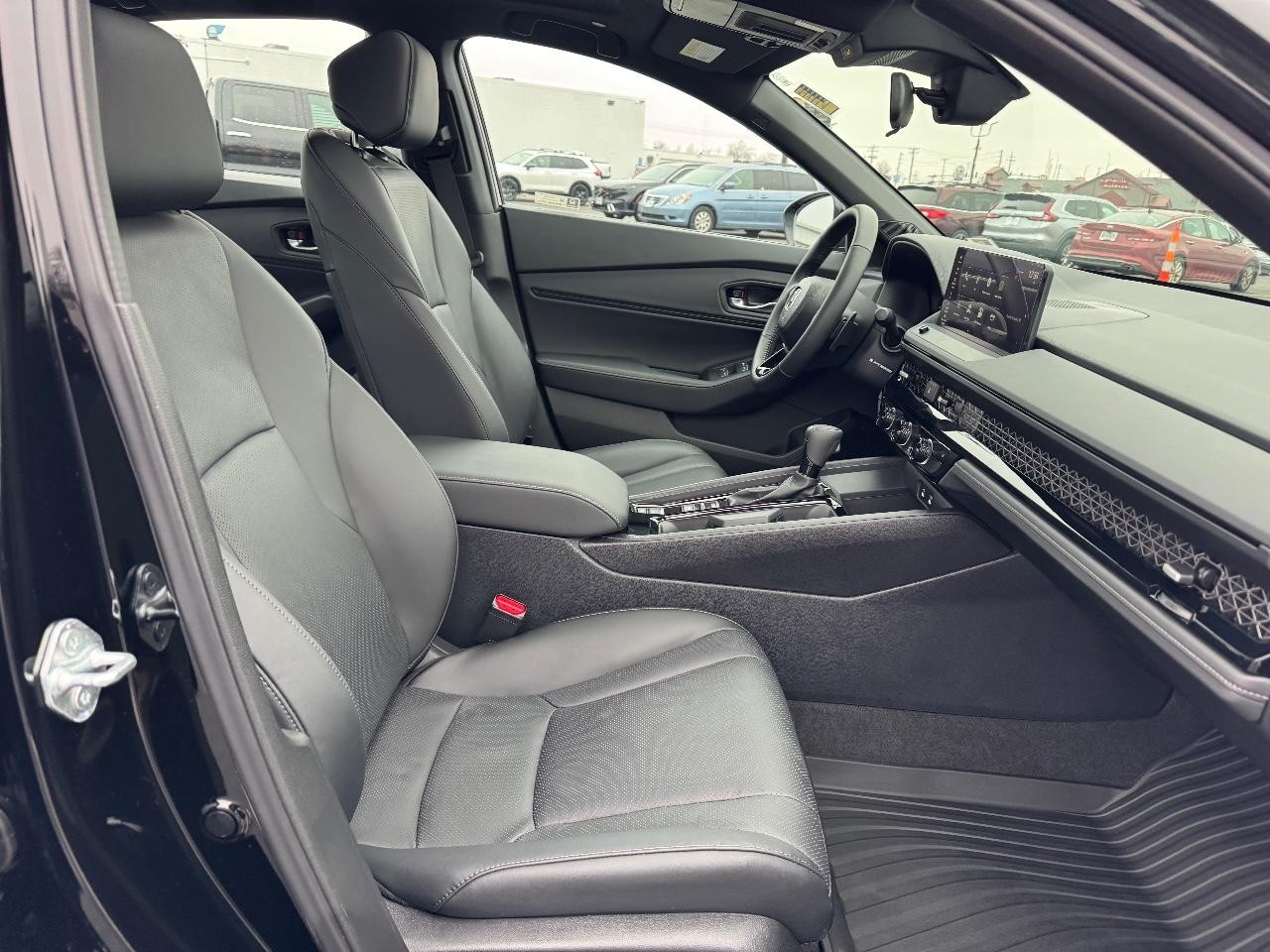 Honda Accord Hybrid Vehicle Full-screen Gallery Image 17