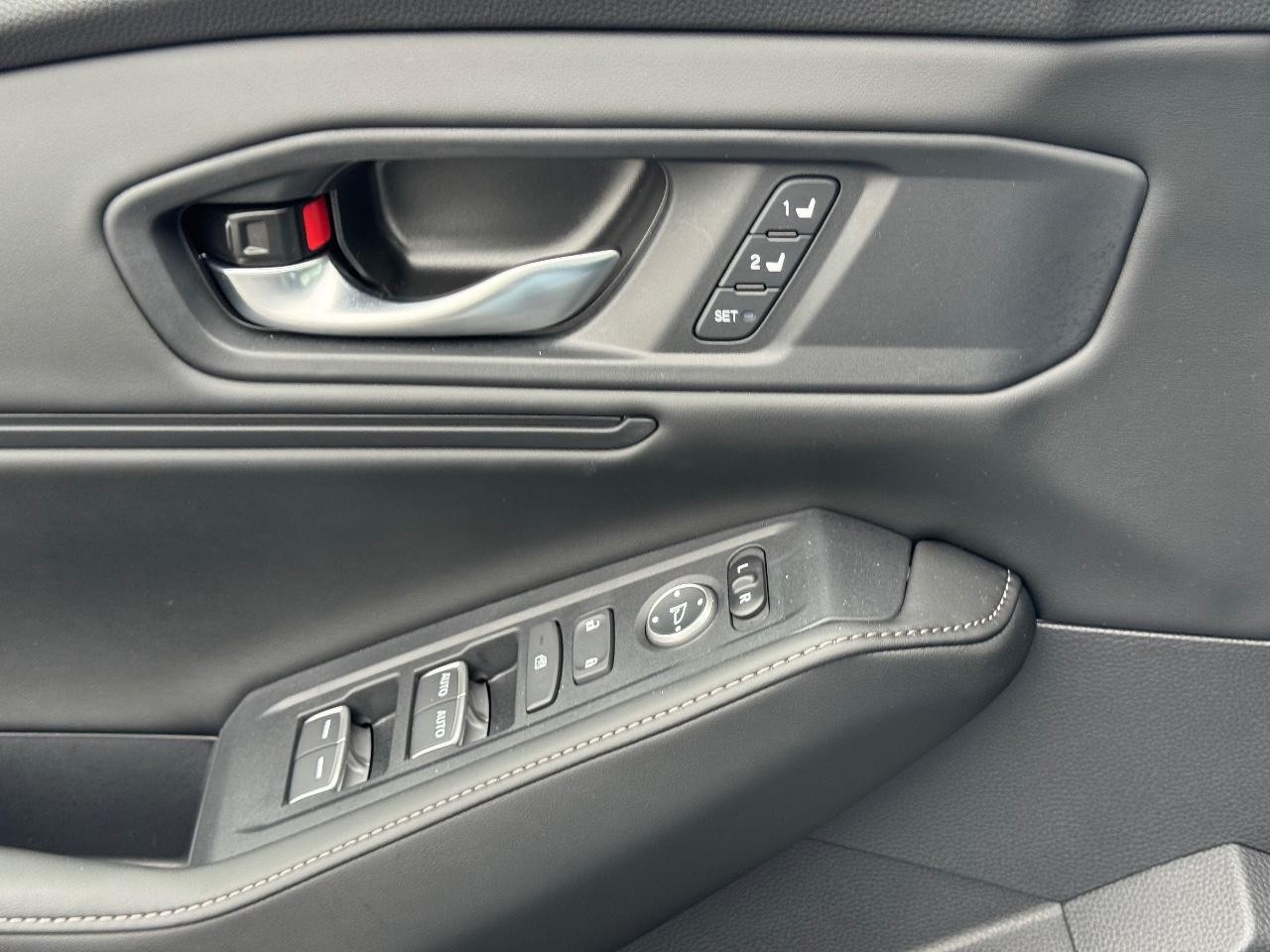 Honda Accord Hybrid Vehicle Full-screen Gallery Image 24