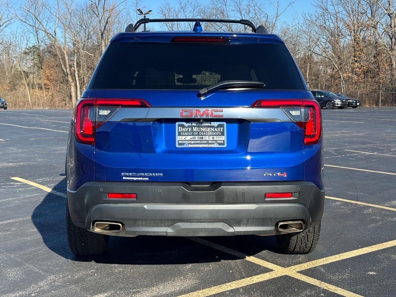 GMC Acadia Vehicle Full-screen Gallery Image 05