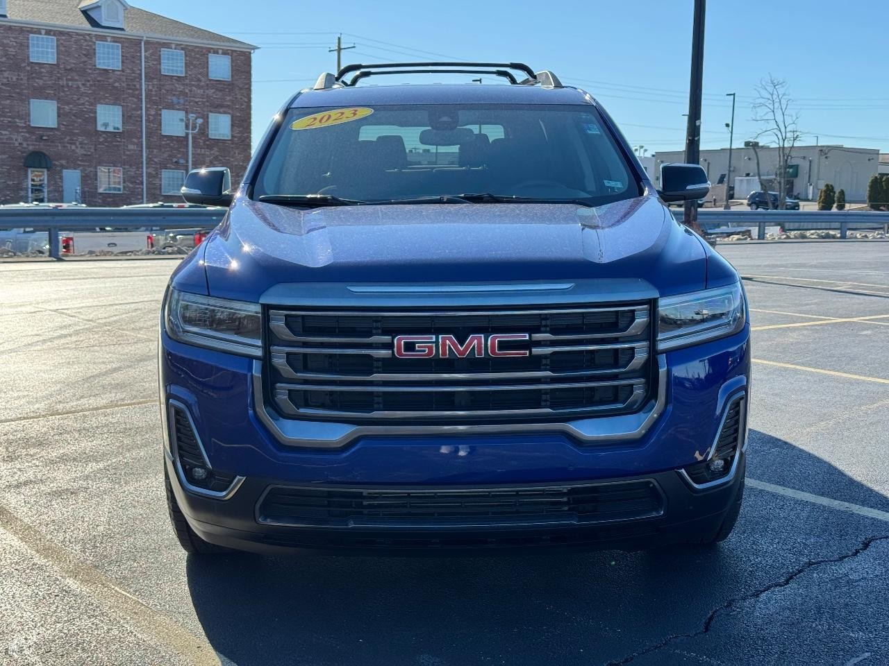 GMC Acadia Vehicle Full-screen Gallery Image 09