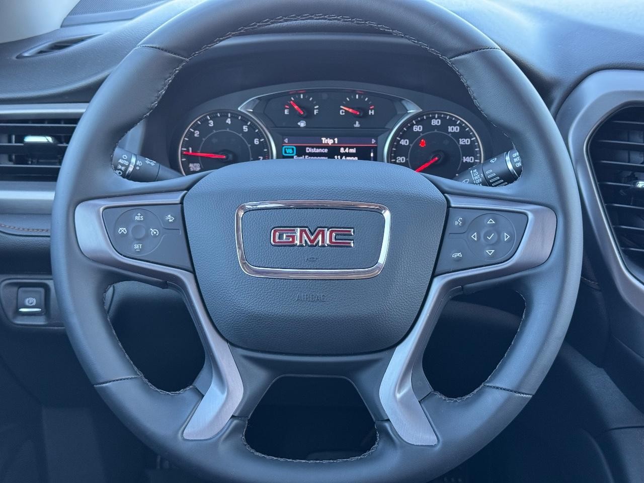 GMC Acadia Vehicle Full-screen Gallery Image 13