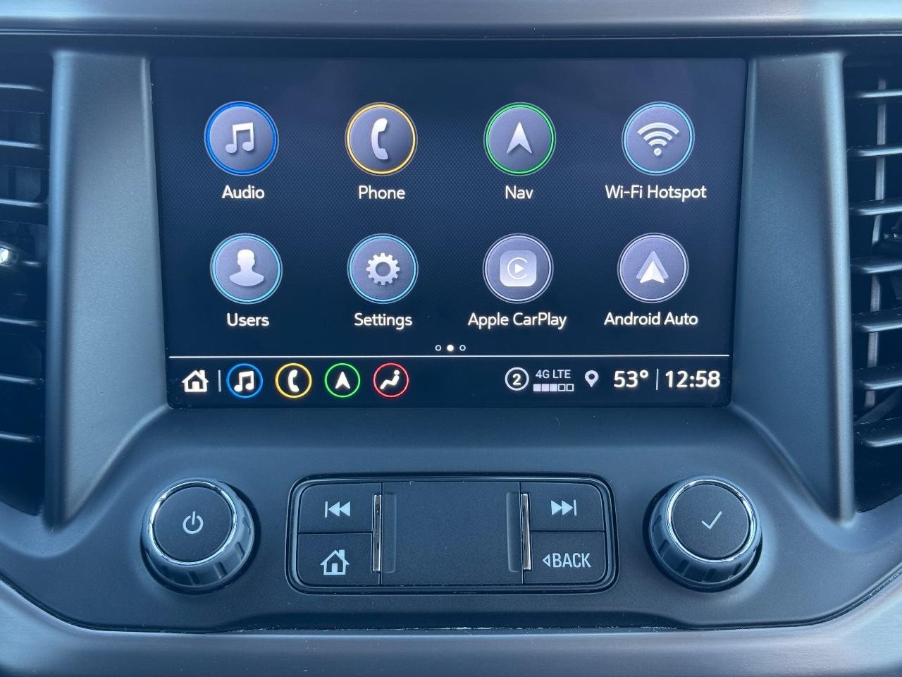 GMC Acadia Vehicle Full-screen Gallery Image 14