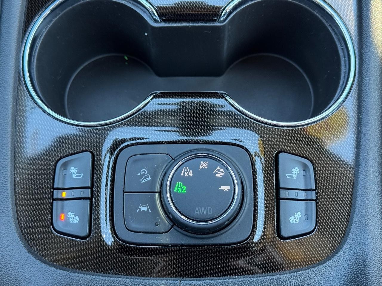 GMC Acadia Vehicle Full-screen Gallery Image 16