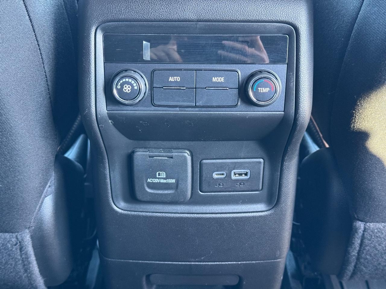 GMC Acadia Vehicle Full-screen Gallery Image 17