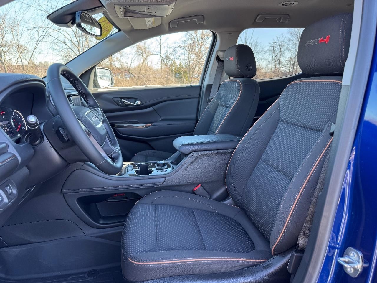 GMC Acadia Vehicle Full-screen Gallery Image 19