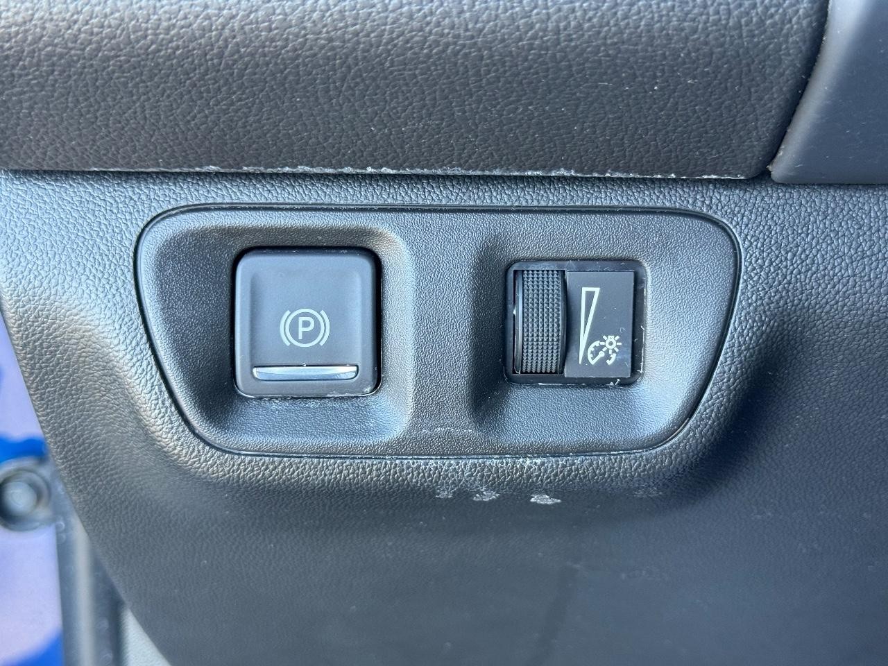 GMC Acadia Vehicle Full-screen Gallery Image 23