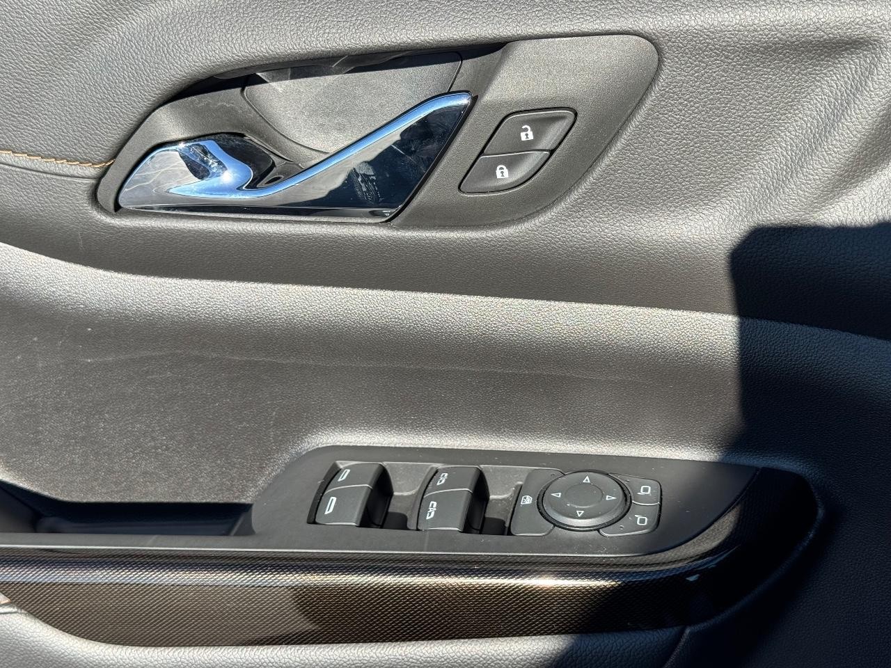 GMC Acadia Vehicle Full-screen Gallery Image 26