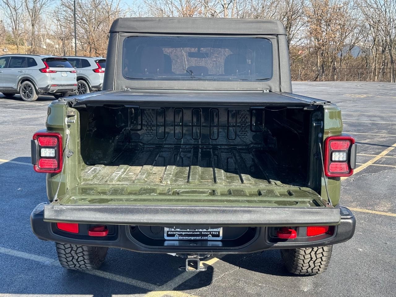 Jeep Gladiator Vehicle Full-screen Gallery Image 04