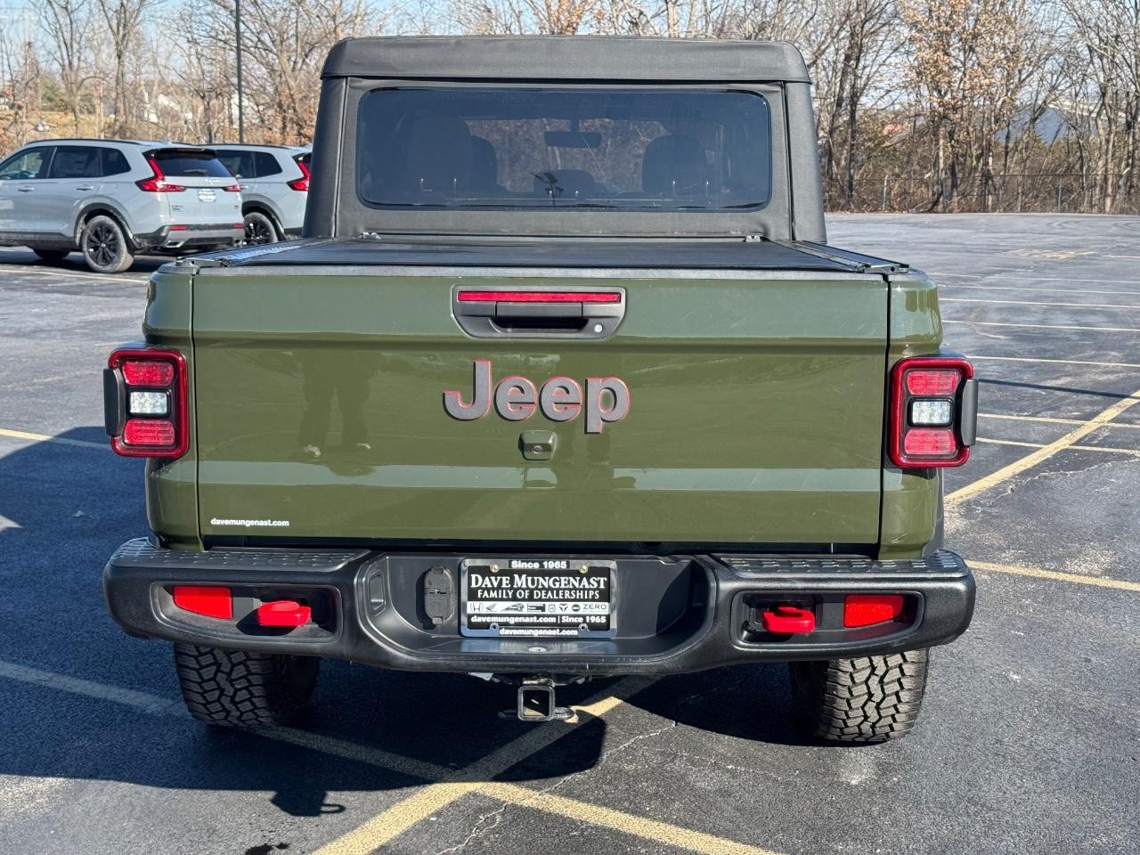 Jeep Gladiator Vehicle Full-screen Gallery Image 05