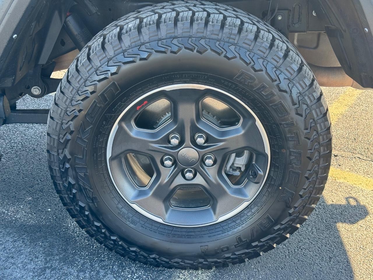 Jeep Gladiator Vehicle Full-screen Gallery Image 07