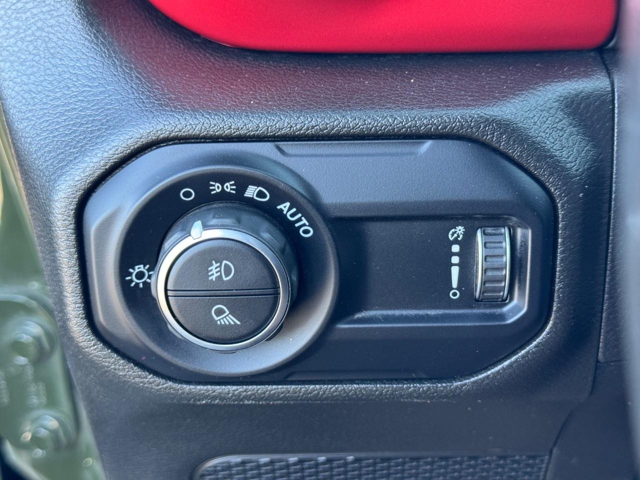 Jeep Gladiator Vehicle Full-screen Gallery Image 22