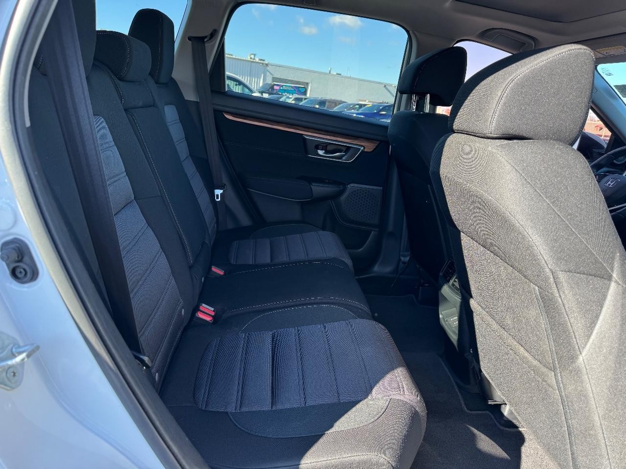 Honda CR-V Vehicle Full-screen Gallery Image 10