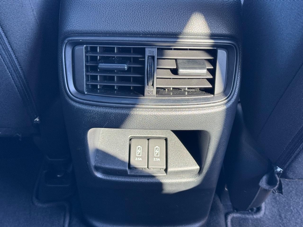 Honda CR-V Vehicle Full-screen Gallery Image 15