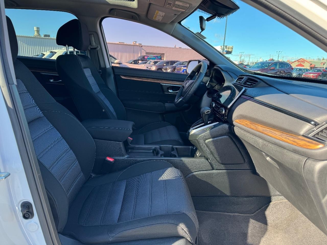 Honda CR-V Vehicle Full-screen Gallery Image 16