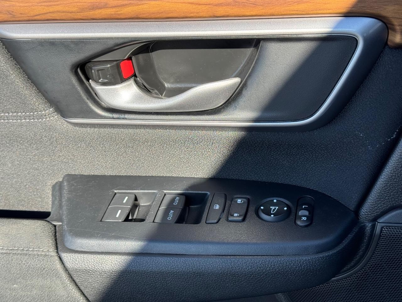 Honda CR-V Vehicle Full-screen Gallery Image 24