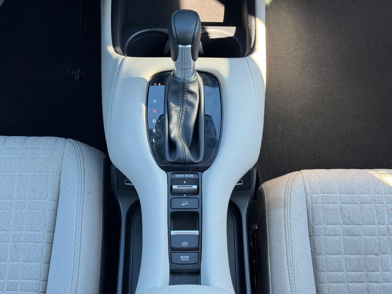 Honda HR-V Vehicle Full-screen Gallery Image 15