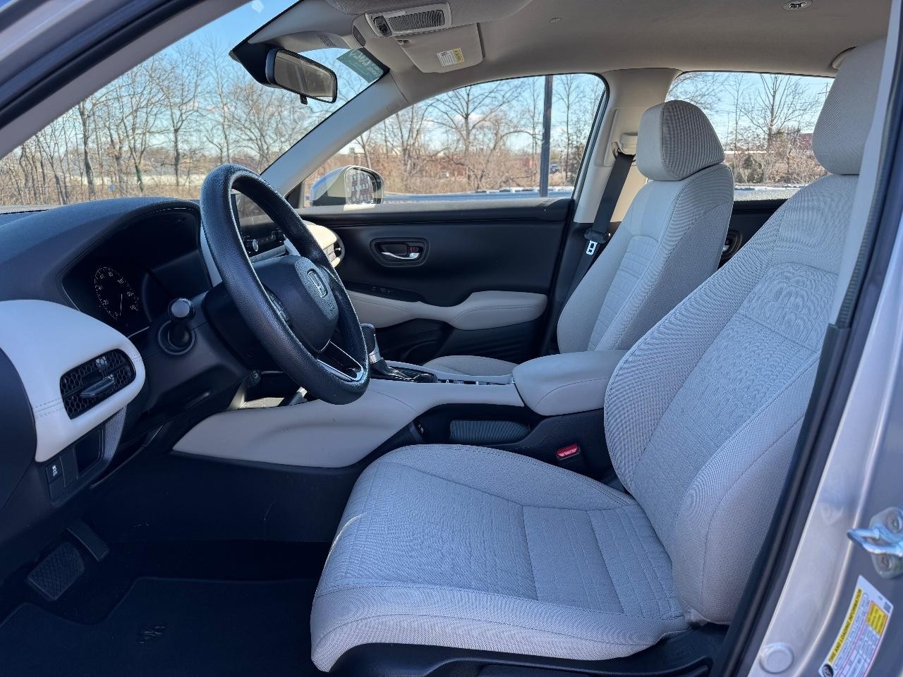 Honda HR-V Vehicle Full-screen Gallery Image 17