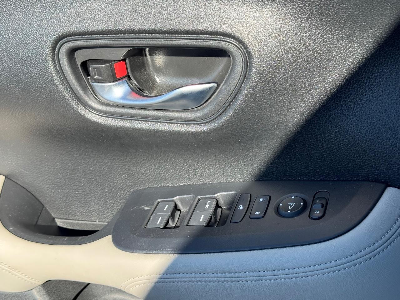 Honda HR-V Vehicle Full-screen Gallery Image 23