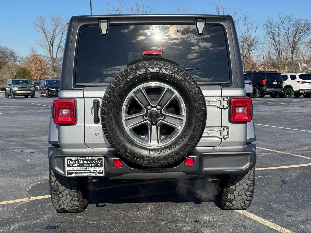 Jeep Wrangler Unlimited Vehicle Full-screen Gallery Image 05