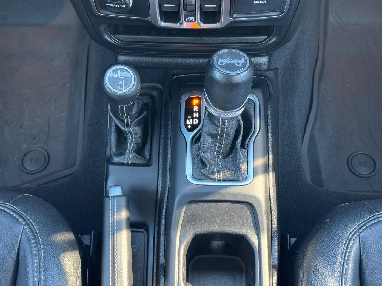 Jeep Wrangler Unlimited Vehicle Full-screen Gallery Image 13